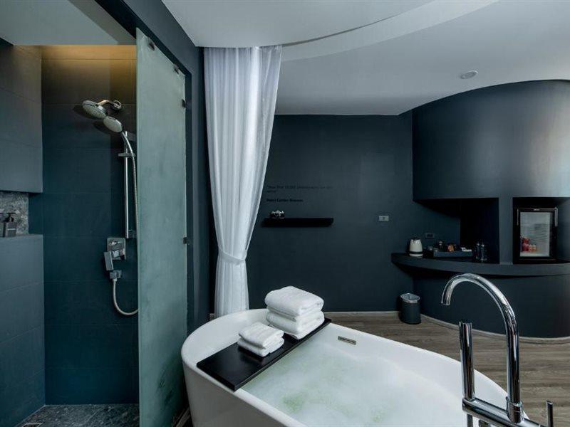 Foto Hotel Phuket Beachfront Luaran gambar Bathroom