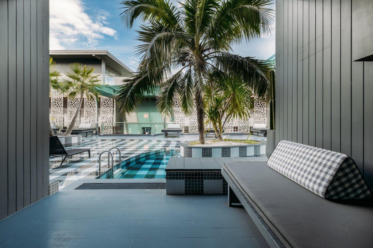 Foto Hotel Phuket Beachfront Luaran gambar The swimming pool at the hotel