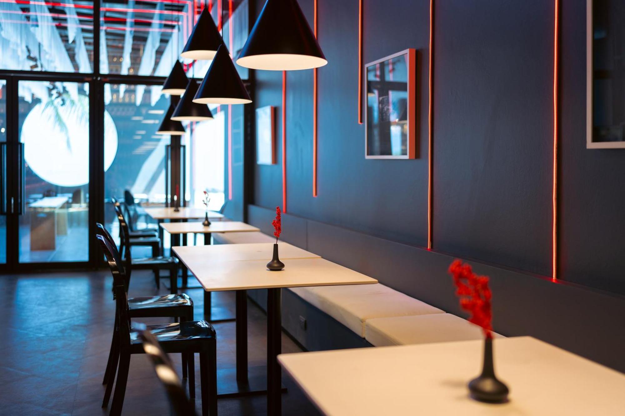 Foto Hotel Phuket Beachfront Luaran gambar The interior of the restaurant
