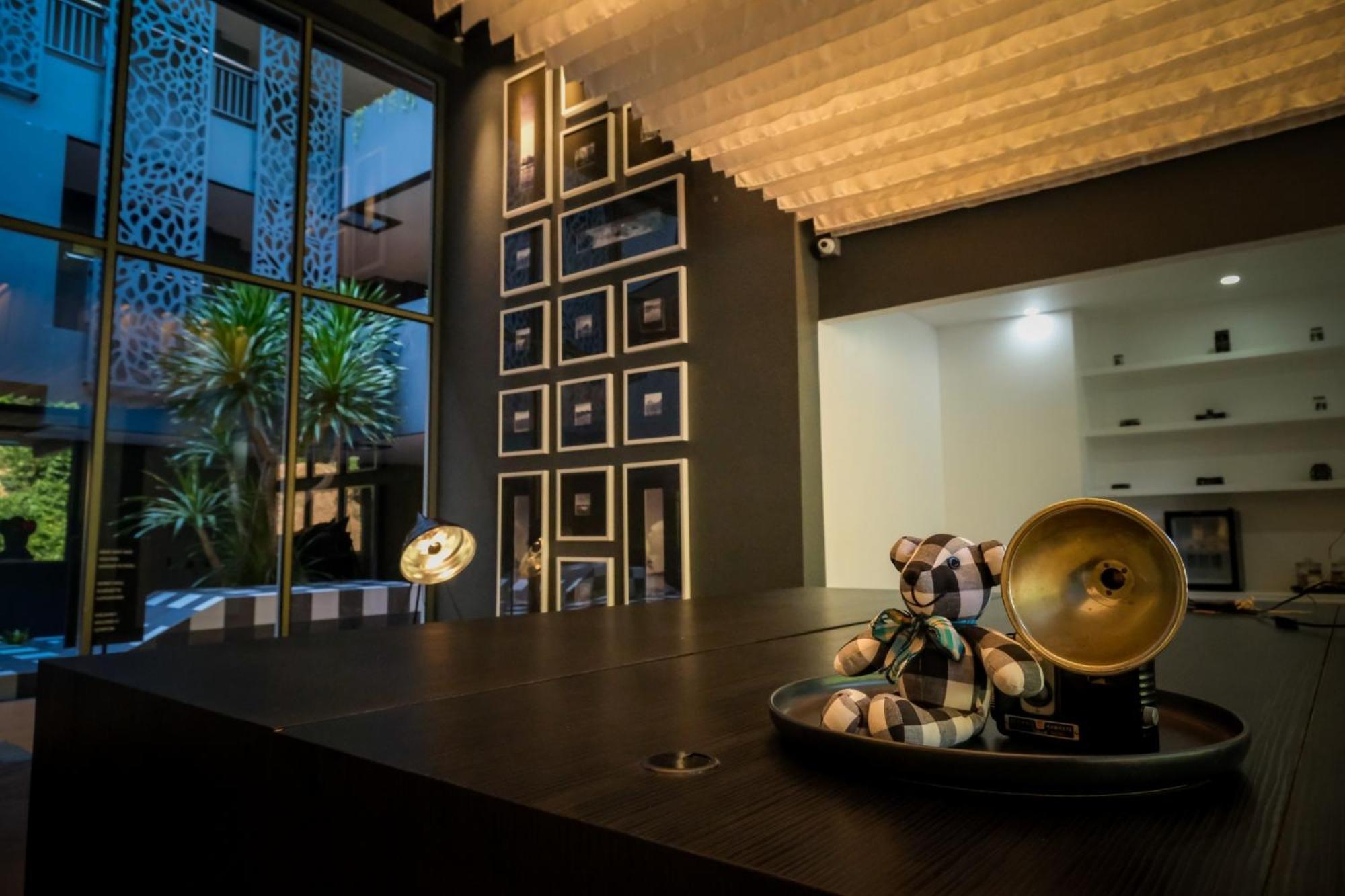 Foto Hotel Phuket Beachfront Luaran gambar The interior of the hotel