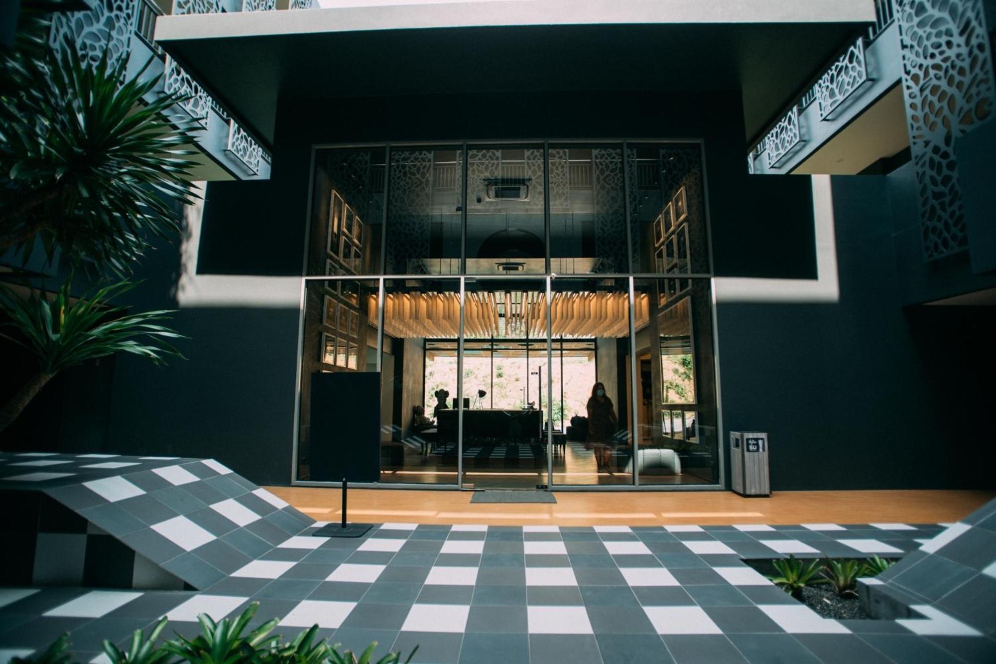 Foto Hotel Phuket Beachfront Luaran gambar The lobby of the hotel