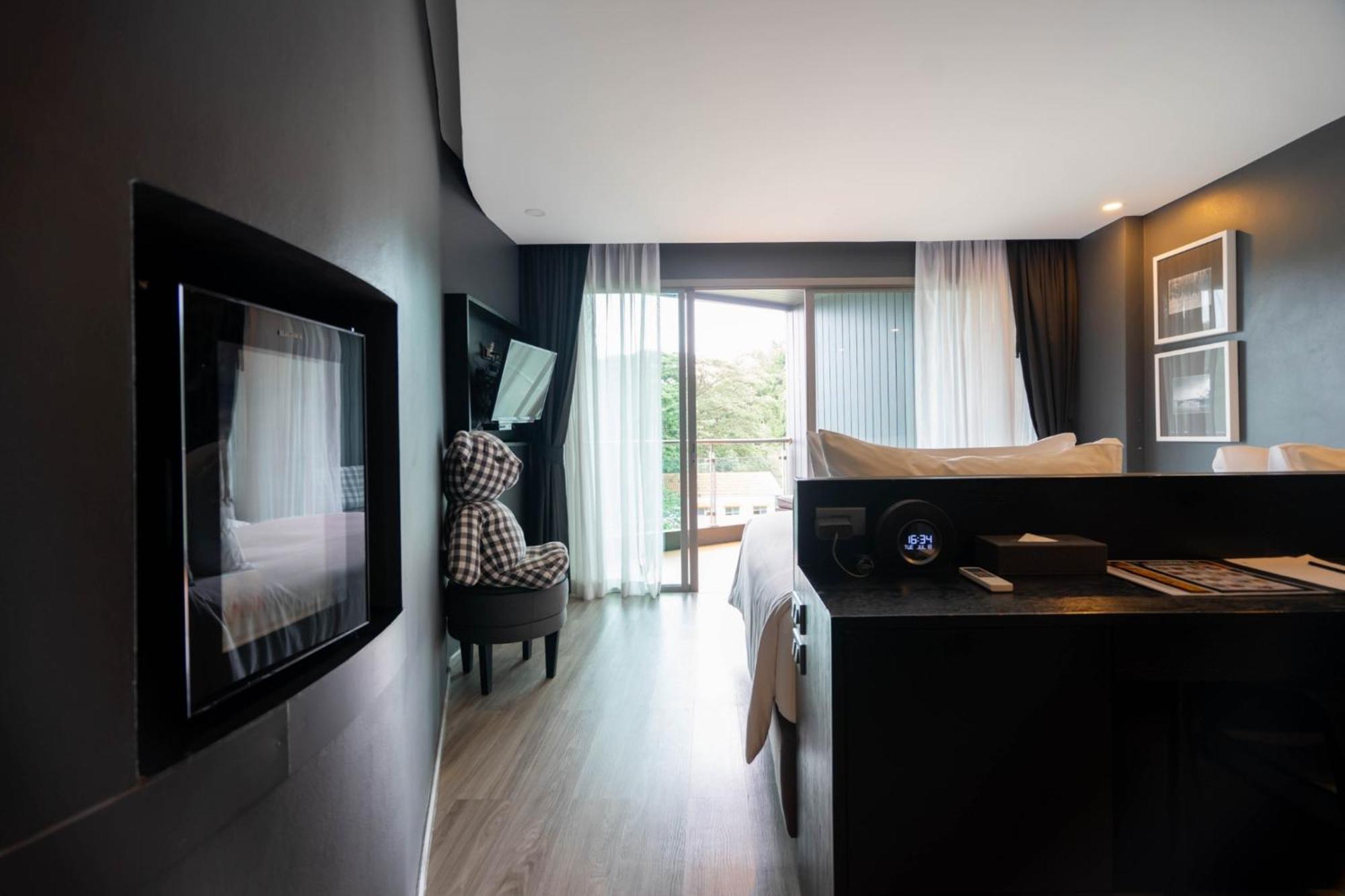 Foto Hotel Phuket Beachfront Luaran gambar A room at the hotel