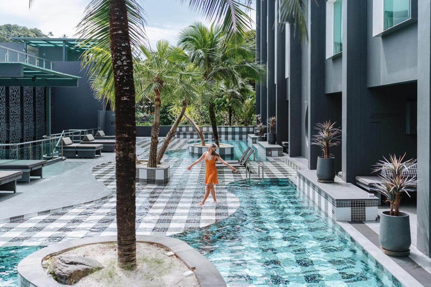 Foto Hotel Phuket Beachfront Luaran gambar The swimming pool at the hotel